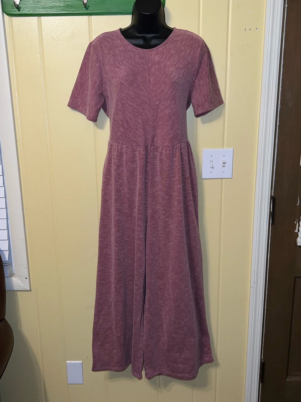Ces Femme Dusty Mauve Short Sleeve Red Pink Textured Jumpsuit Romper Size L